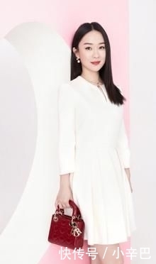 【夫妇】霍思燕夫妇为情人节拍照,穿白色连衣裙秀身材,杜江把铁锁当项链