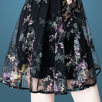 喜欢穿网纱裙的女人，骨子里都是浪漫的人，仙气飘飘释放女人味