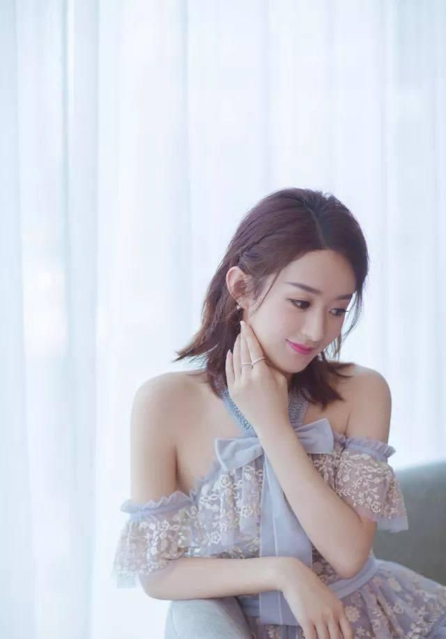 刘诗诗的“天鹅颈”，赵丽颖的优雅，女明星的露肩装少女又仙气