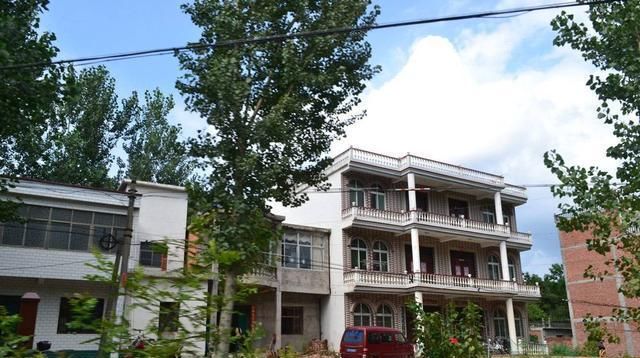  「买房」农村的怪象:农民街是空房，打工还贷款，买房是为什么