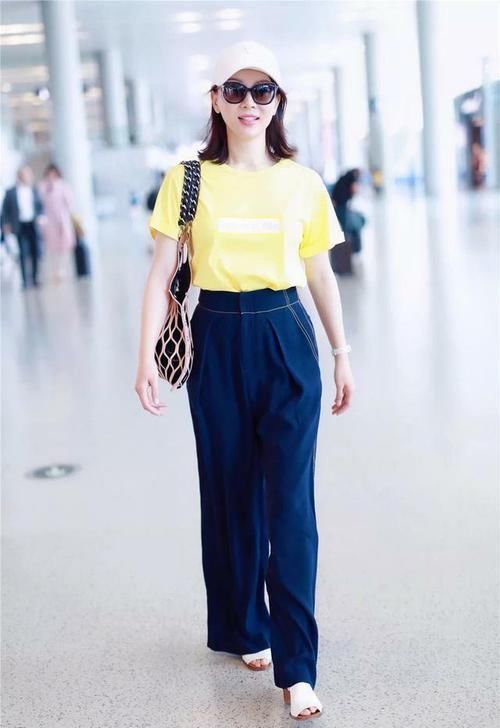  「气质」40岁女人穿衣要减龄时髦，多穿这3种高级色，即可提升品味显气质