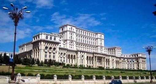 最奢华的政府大楼：价值241亿每年电费4千万，7成房间空置20年！