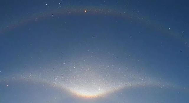 摄影爱好者在加拿大捕捉到“钻石尘”现象,闪闪发光如同钻石