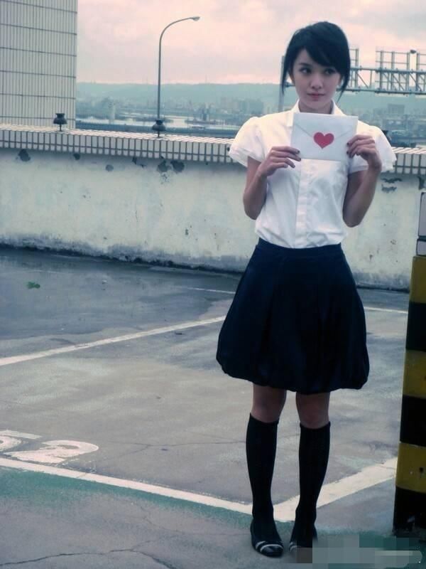 郭采洁气愤回应风波谣言，发文称“脸上只有你们的霸凌”，心疼！