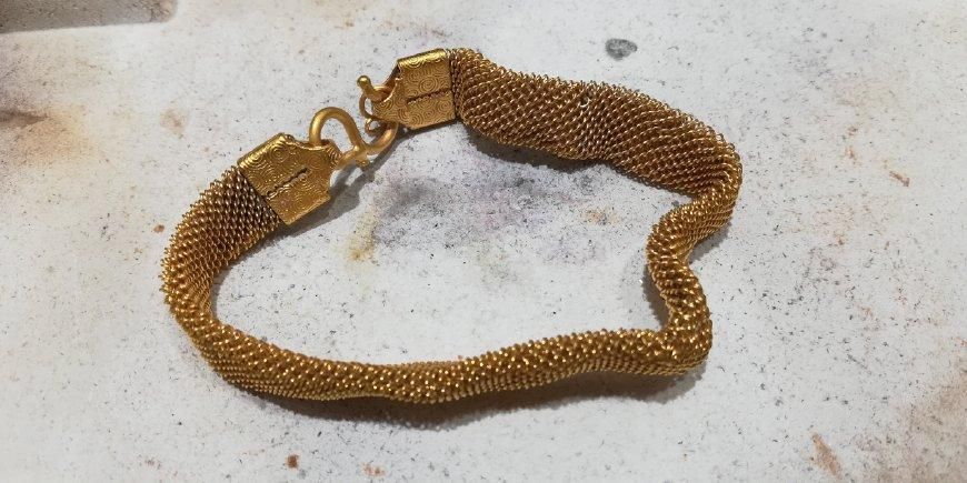 珠宝店选购黄金手链没戴几天就这样了，以后你还敢选这样的不!