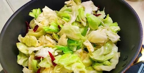 「辣爽」想手撕包菜好吃,这一步一定不能少,辣爽清脆,轻松做出大厨味道