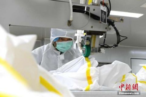  防护服■探访福建闽侯医用防护服生产车间