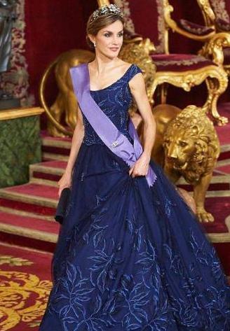 同是王的女人, 一个大方优雅, 一个知性端庄, 凯特和莱蒂齐亚谁更