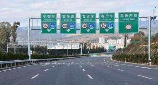  「改成」我国高速为何一定限速120，改成130行吗？交警回答很意