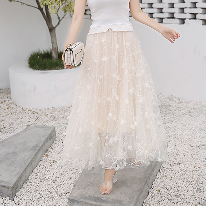 新上市就“走红”的富贵裙，嫂子把裤子全扔了，47岁穿出少女感