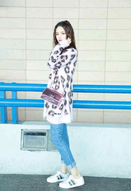 火箭少女101杨超越 粉色豹纹马海毛针织开衫 满满少女感