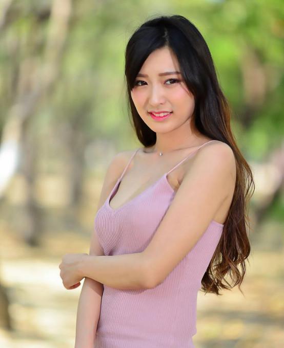 薰衣草淡妆包臀裙,害羞的大美人,散发女人魅力