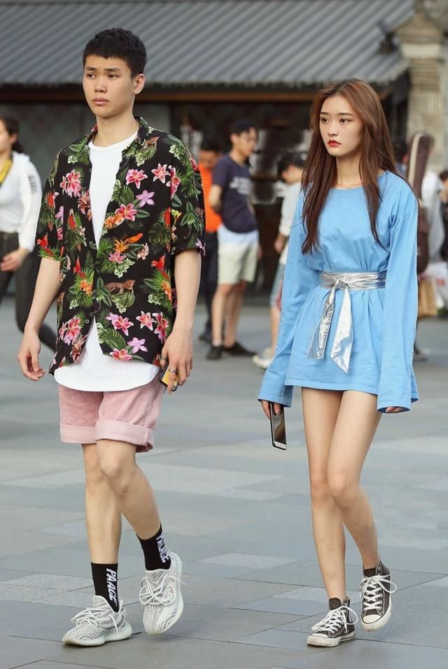街拍:迷人又简单的清爽穿搭，让你美的光彩夺目