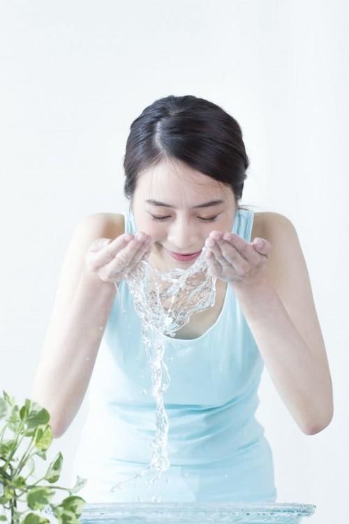  「来源」鼻子毛孔大挤出油脂状 其产生原因是什么