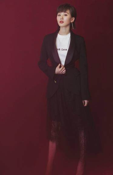 女生帅起来就没男生什么事了,周冬雨短发纯净,短发意外好看的是她