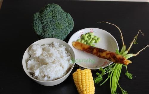  【炒饭的时】炒饭时加点它，比蛋炒饭还香，粒粒分明，润而不腻，端上桌就抢光