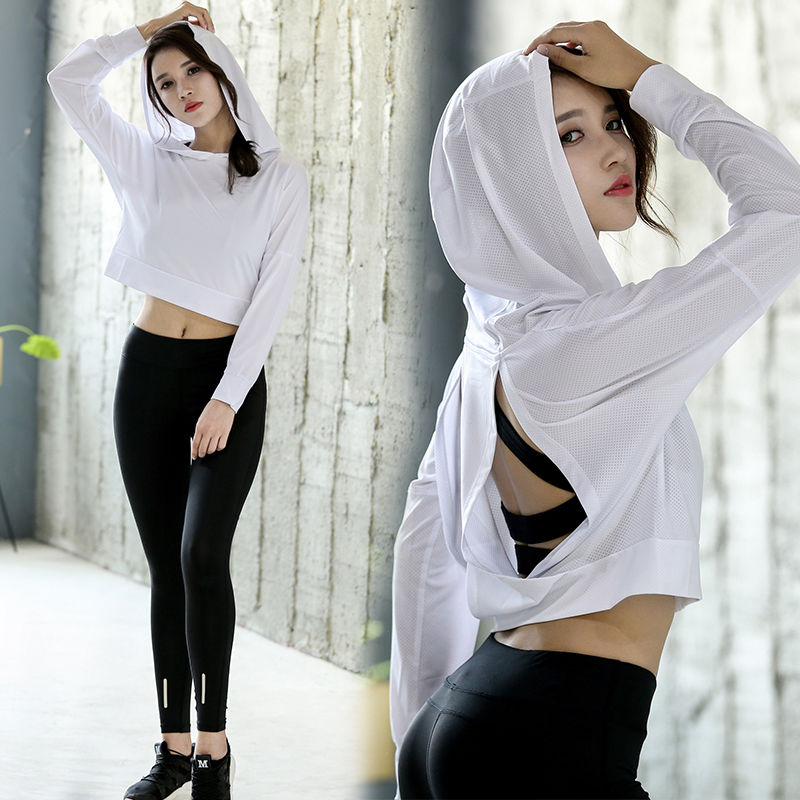 健身房的小姐姐就是不一样，简单穿也能凸显迷人身材，看了直羡慕