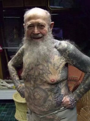 纹身后的几十年，年少时的纹身变成这样，你还想纹身吗?