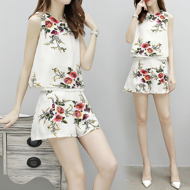 不得了，太美了!三伏天，44岁老婆穿这短裤套装，美得魅力四射