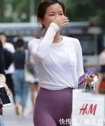 『气质』打底裤营造出不一样的气场,不经意间就打动人心