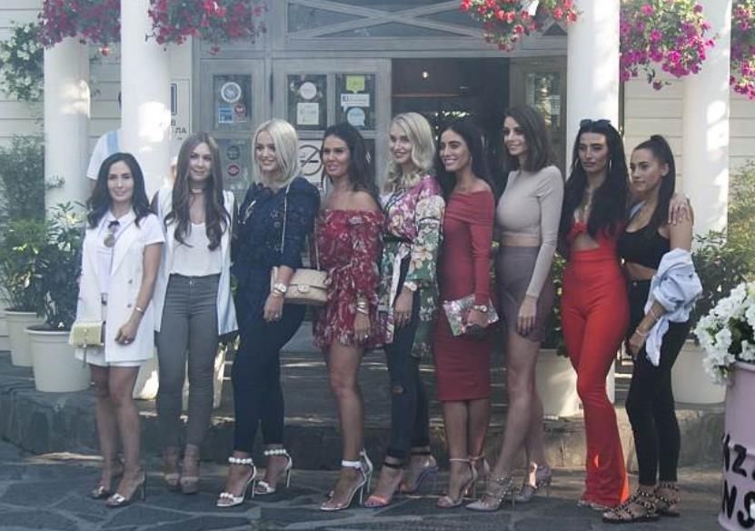 各国世界杯太太团的大合照:论颜值和身材，都盖过了模特