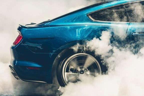 都说“人歇车不歇”，那一辆车到底可以连续行驶多久？