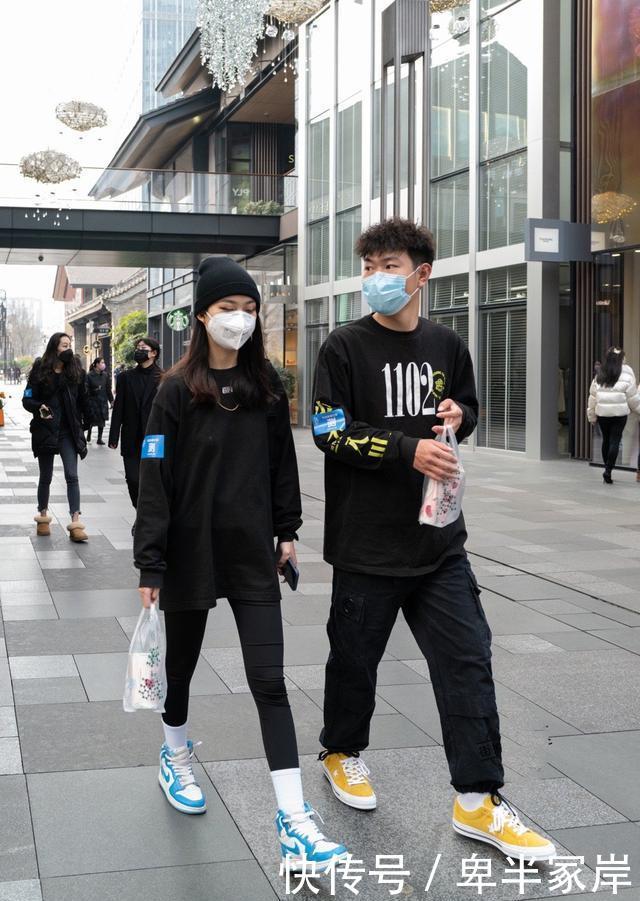 『小姐姐』潮人脚下也是一道风景线！运动鞋一年四季都很有存在感