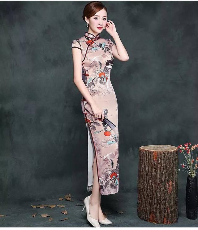 一袭素雅水墨旗袍，端庄大气，秀雅别致！