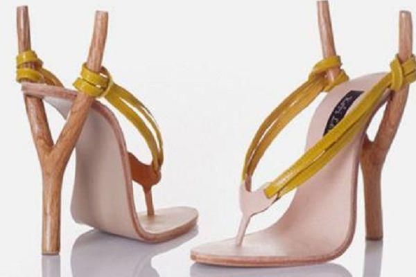 爱穿高跟鞋的女明星，杨颖的还可以接受，但这一位的看着肉疼！