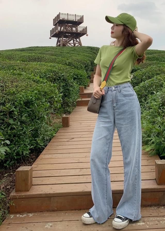  试试：梨形身材的小个子初夏很烦恼？试试这4款裤子，帮你一秒变女神