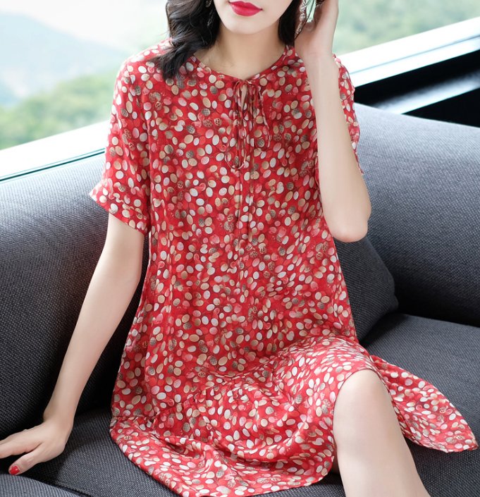 如果你不喜欢长裙，建议你穿短裤套装+裸鞋，拉长身材显高雅