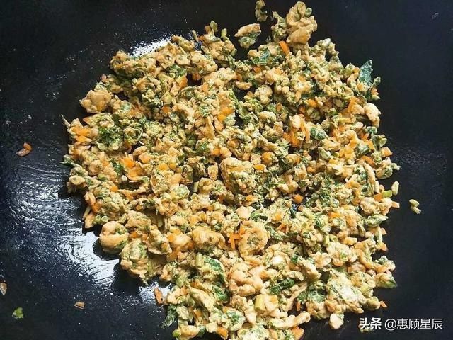  『香椿芽』这菜最适合春天吃，4种方法做，升阳暖胃好舒服还香，比补药好