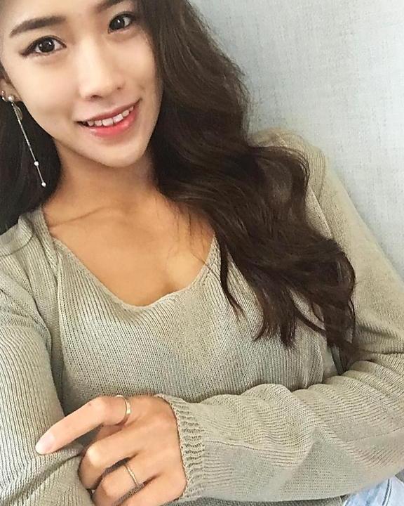 高颜值健身女神, 身材出众, 她说好身材都是锻炼出来的