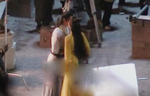  『拍摄』鹿晗吃醋？关晓彤复工与男星拍吻戏，画面让人面红耳赤