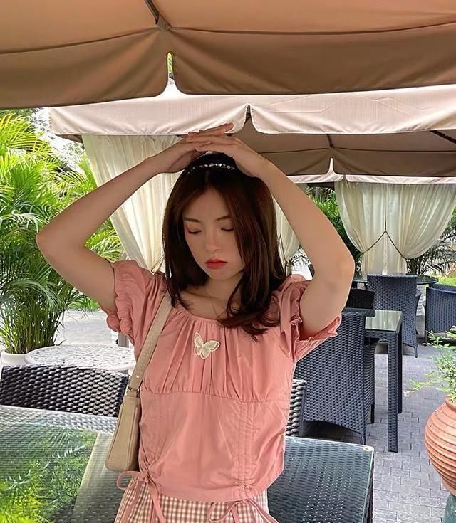  『以把』初夏的裙子一定要有粉色，照着穿，少女感爆棚！
