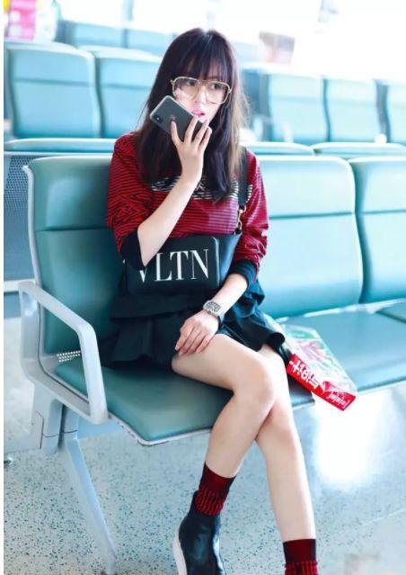 张天爱机场秀，28岁穿5岁小姑娘的衣服，网友：太可怕！