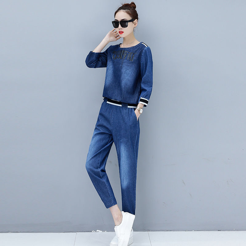 70后女人注意了,如今不流行连衣裙了,穿时髦两件套才显美显嫩