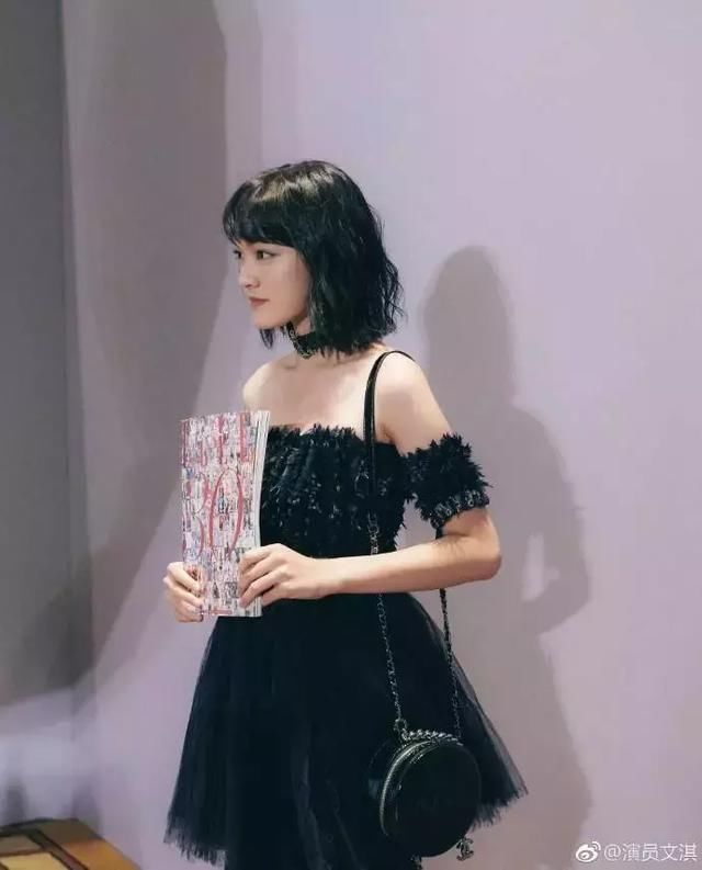 有人惊艳、有人油光满面，这两场时尚活动，精修未修对比明显！