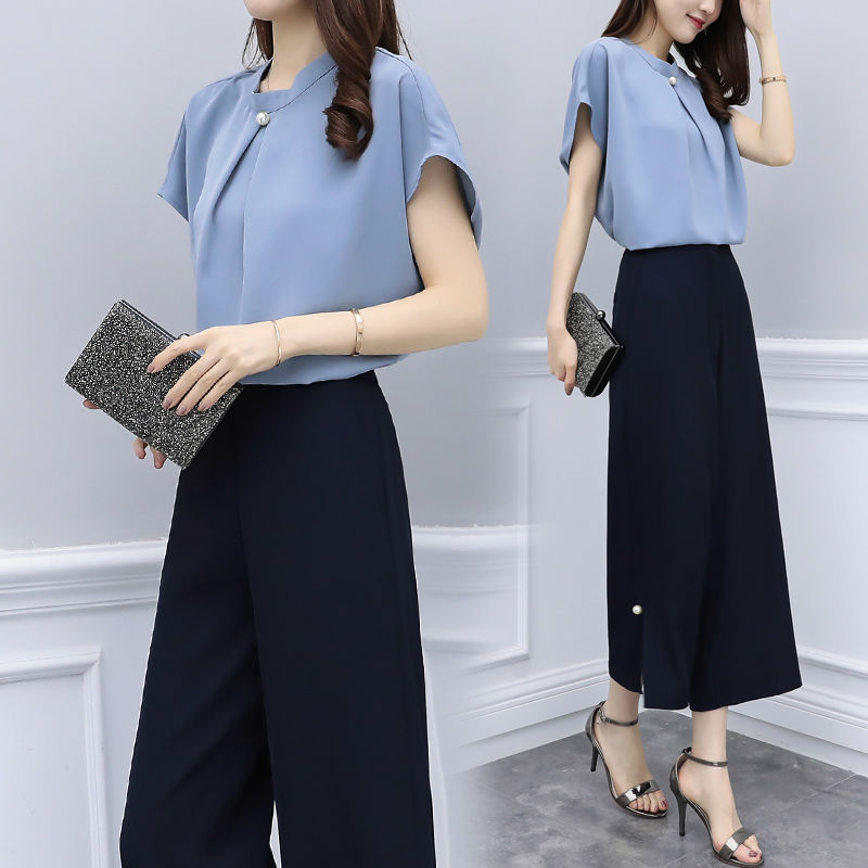 45岁老妈参加同学聚会，穿着“棉忆裙”，同学都夸她像大姑娘