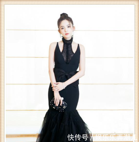 深V裙只服古力娜扎！中间仅靠一块遮羞布，网友这也太撩人了！