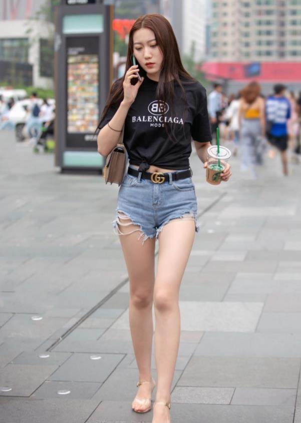 街拍: 街上的一对闺蜜, 个个颜值都好高