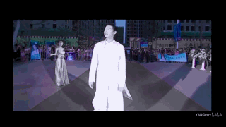 霍尊只是个柔弱美男？看了他的帅气街拍你就不会这么说！