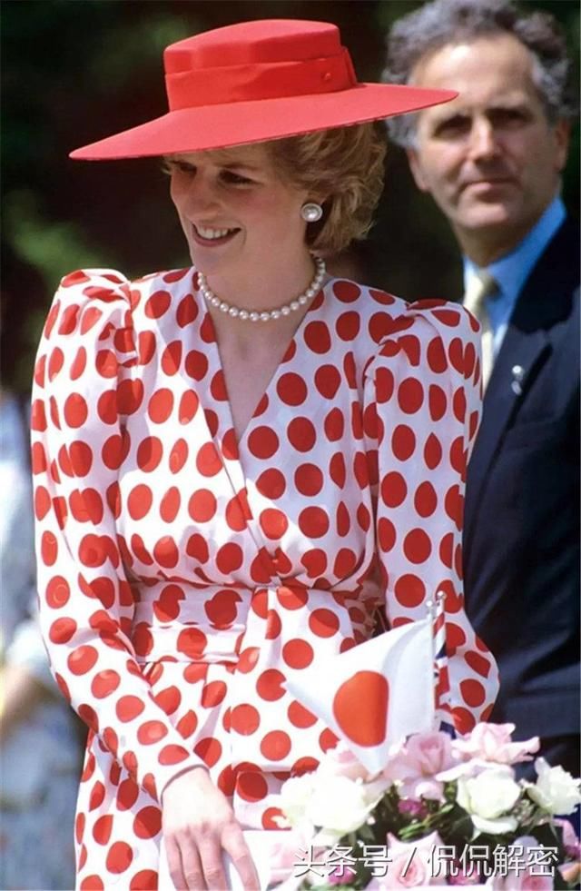 英国王室名媛旧照：伊丽莎白二世高雅，戴妃漂亮，凯特美出天际