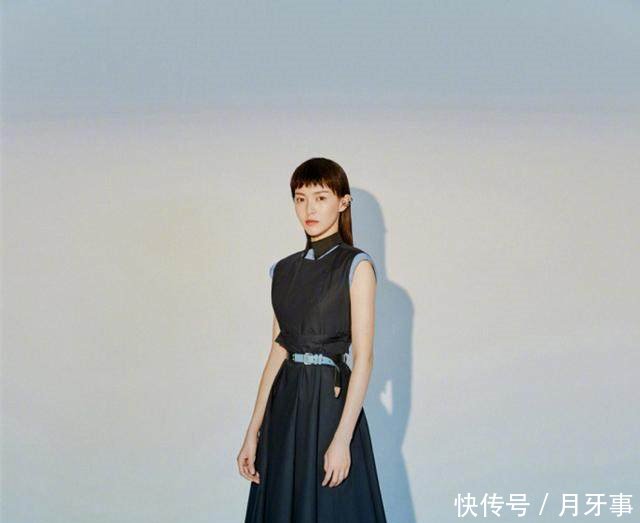 35岁唐嫣只不过剪了个“狗啃”刘海,气质就变得大不一样了!