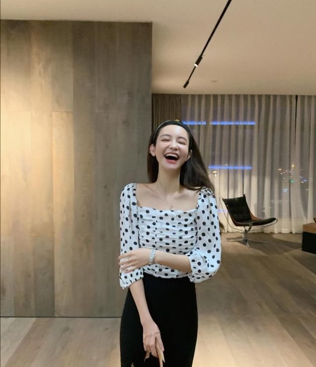  『漂亮』穿了就不愿意脱掉的春天品类，空气又有品味，清爽漂亮还很诱人
