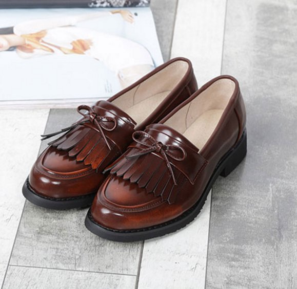 新款平底女鞋，简约而不失优雅，小个子女生也能穿出“新高度”