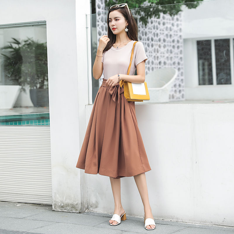 到了东莞才知道，现在女人都穿初秋套装+平底鞋，美得清新脱俗