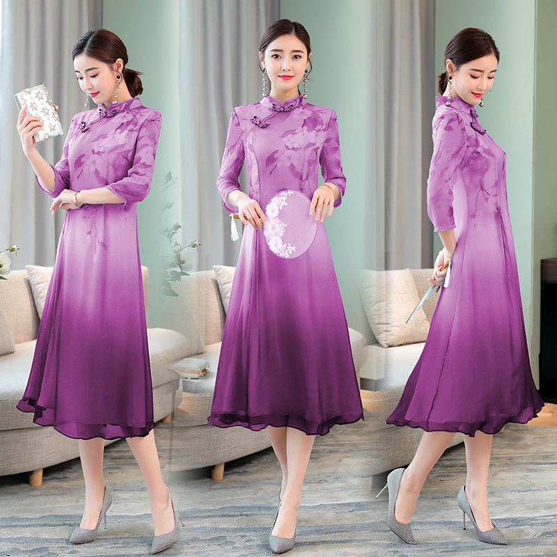 33-45岁女人穿高贵蚕丝裙，上身风韵优雅，美得路人三回头