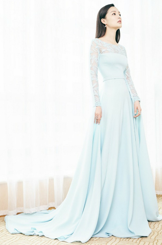 李沁把“气球”穿到身上，一点都不胖！“气球”肯定又要火了！