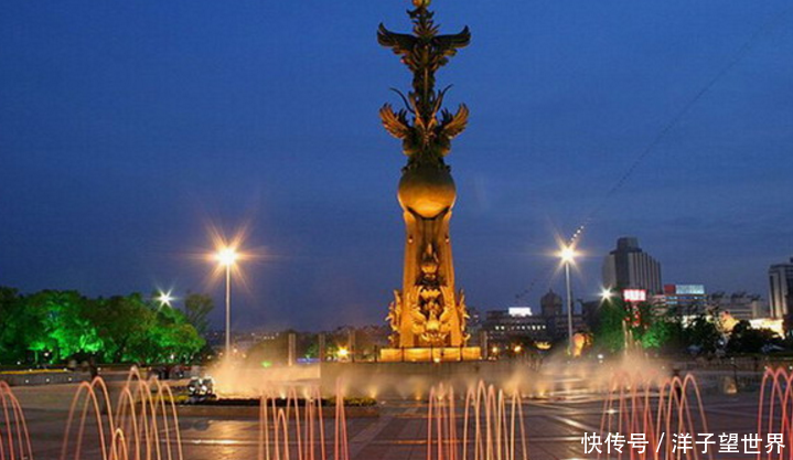 这个城市人口不到四百万，却早就开始修建地铁，是你的家乡吗？